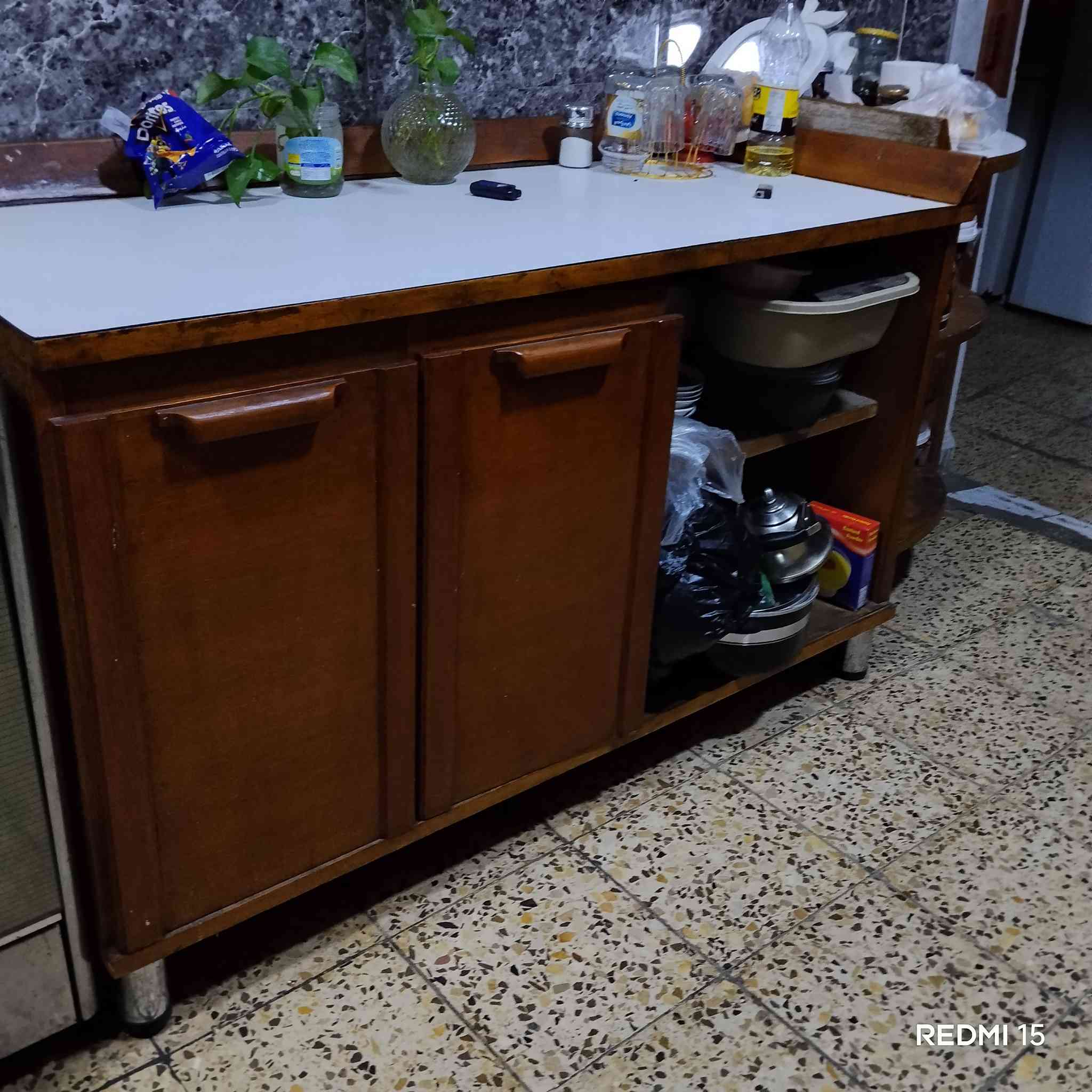 السلام عليكم
عندي كاونتر خشب صاج بورمي ثقيل جدا للبيع وبه سنك حوضين الالماني وبالدوره سكن ***********
