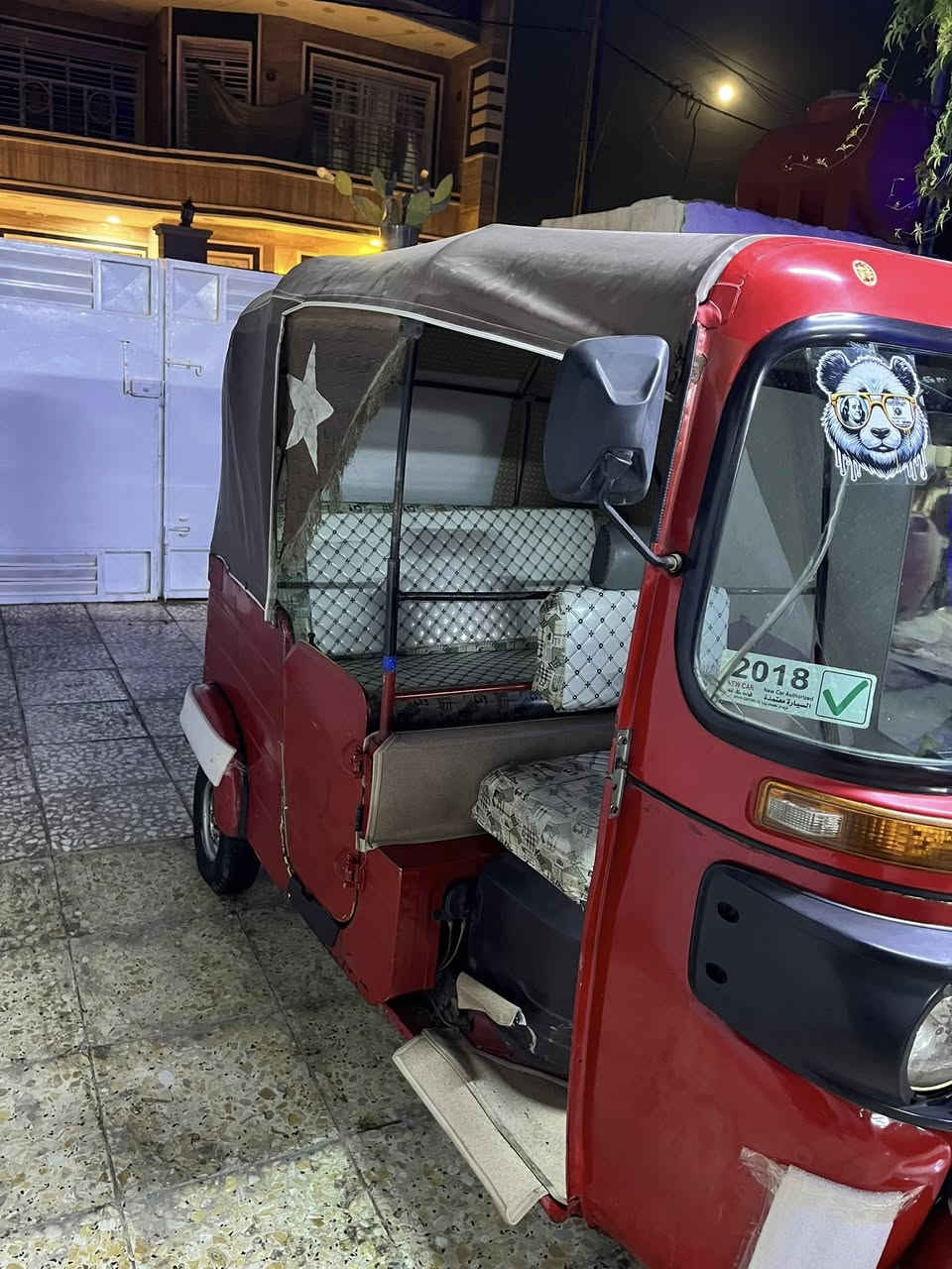 السلام عليكم تكتك 2018شهر ال12 طابه بل 19 بيه مكينه 20التكتك شاديله بيبان مال 22 خير من الله كلشي ما ناقصه كامله من كلشي برغي ما نقصه تشغل و تطلع رقم و سنويه تحويل ثاني يوم السعر 5ملاين و 250 وبيه مجال مكاني الزعفرانيه شارع المعهد رقمي ***********
