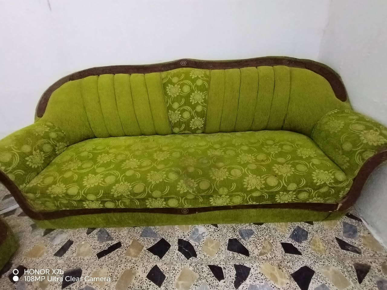 السلام عليكم قنفات عدد 4 نضيفات للبيع السعر 100 عنواني نجف كوفه ***********
