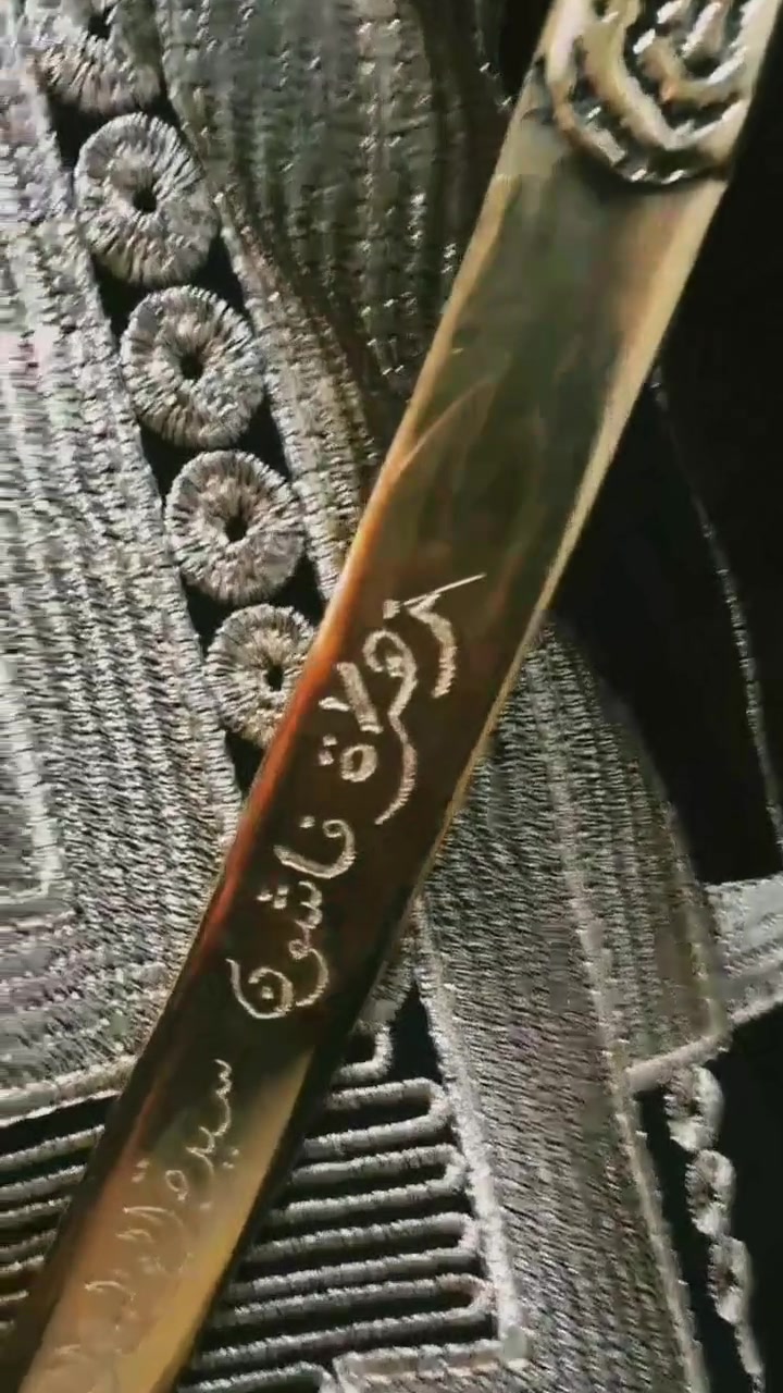 من ازياء توتا فاشن اسم الموديل (الجنوبية) مع دبوس لوكو مهرة العرب الاصلي ...  من ارقى واجود الخامات تطريز خيوط حرير ذهبي متوفر حاليا  ....  الكمية محدوده جميع المقاسات متوفرة اللون الاسود والاخضر فقط


**إذا كنت صاحب هذا الإعلان وتريد حذفه لأي سبب، رجاءا أرسل رسالة إلى الدعم الفني**