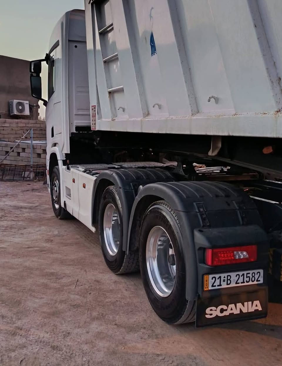 سلام عليكم للبيع سكانيه بس راس فقط  موديل 2020 مكينه 500 سته سلندر سوبر عادي سياره جديده مامشتغله ولا درب راس تريله بلاد مجموعه جوبلس سكس ويل  كفاله عامه قطره صبغ مابيها رقم سليمانيه بسمي مربوطه قلاب 3 محاورر
اني مكلف بلنشر رقم الهاتف.  ***********
