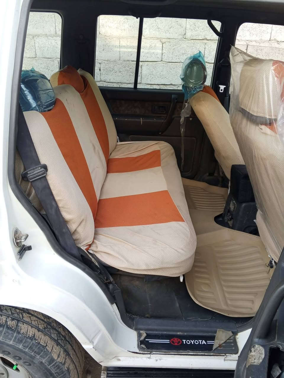 ازوزه كروبر ٢٠٠٢ 
رقم بغداد مشروع وطنيه
محرك ٣٦٠٠
كير عادي تبريد شغال
دبل فيت بم 
سعر 50ورقه 
***********
