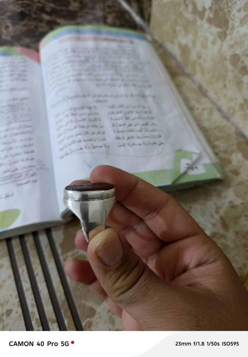 خاتم عقيق يماني مشمشي مخطوط فضة صب 925 صياغة ثقيله 30 غرام قياس 23....24 سعر 115 وبي مجال يوجد توصيل *********** مكان بابل
