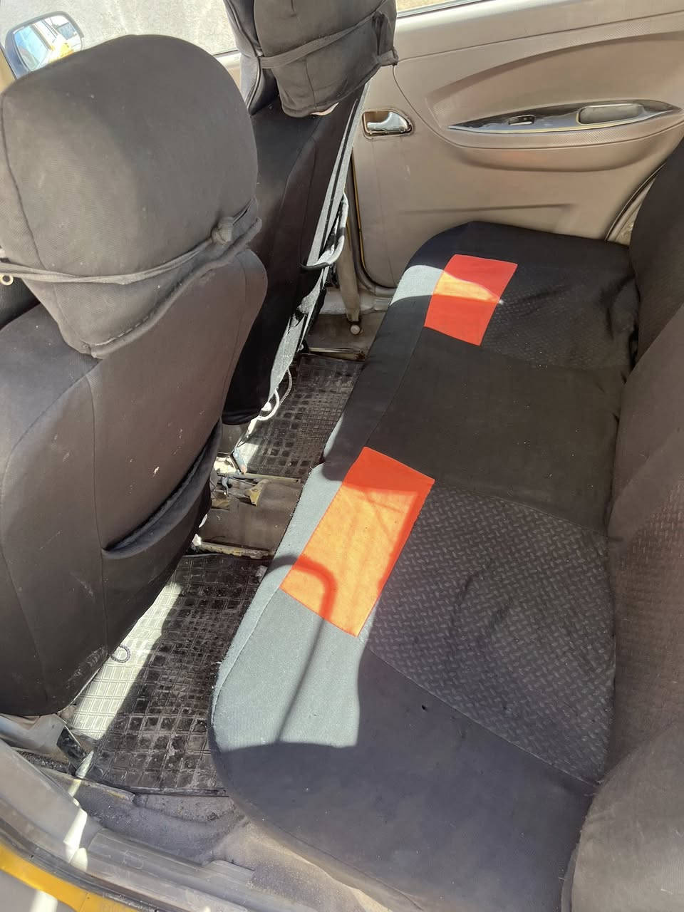 السلام عليكم  سيارة شيري كوين 2013 مكفول كير ومحرك  كشر مكفول  من اي ضرر     مكاني بغداد  التاجيات قرب المرور والسعر ٢٠بيهه مجال بصيط   الرقم ***********
