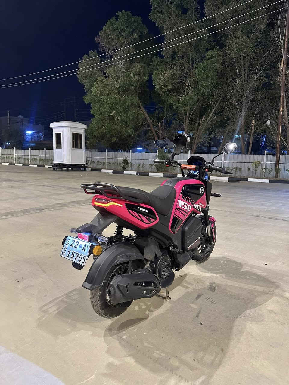 سلام عليكم دراجه منكس للبيع رقم وسنويه دراجه ماشيه 9 الاف كيلو يعني جديده كلش الدراجه  كفاله محرك و كير  الدراجه اوتو دراجه ايطاليه محرك 150سيسي وشكله مميز سعر الدراجه مليونين وميتين الف رقم ***********
مكاني بغداد الكرخ
