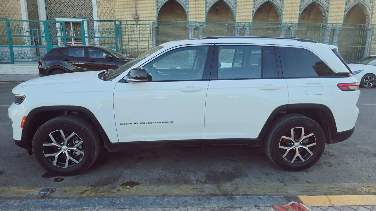 Jeep Grand Cherokee limited 2023
جيب كراند شيروكي موديل 2023
✅️ لمعرفة السعر علق بأي كلمة ✅️
 فئه اللمتد
 السيارة نظيفة جدا 
وكاملة بدون اي نقص
حادث السيارة 
تبديل جاملغ الامامي نفس اللون جهة
 السائق وبارد على حافة البنيد 
وبين الابواب صفحه عكس السائق فقط .
مواصفات السيارة 
معروفه 
5 راكب
 دفع خلفي
 تبريد قطعتين
صور الحادث مرفقة بالمنشور 
 
مكان السيارة بغداد 
رقم تلفون صاحب السيارة 
***********
#جيب #شيروكي
