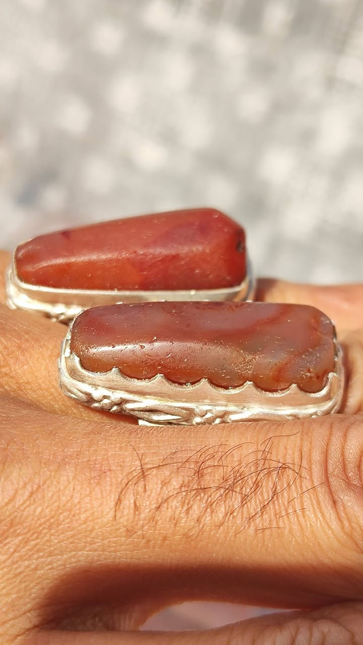 اللهم صلي على محمد وال محمد الطيبين الطاهرين جمعه مباركه على الجميع
متاح دلو يماني قديم مشكول اصيلات  صياغه يدويه ثقيله 
للمهتم السعر خاص  ***********
