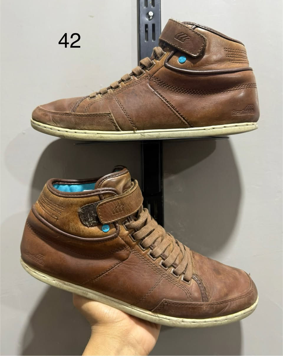 تخفيضات 🔥🔥🔥🔥🔥
سعر القطعه 5 تلاف ما عدا الصوره المكتوب داخله سعر 
بوت بآله اوربي آصلي + حذاء رياضي و صندل اوربي 
القياس موجود داخل آلصوره 
الأستفسار مراسلة البيج ✅ او واتساب ‭0780 546 1406‬☎️
التوصيل الى كل العراق 🚛🚛
