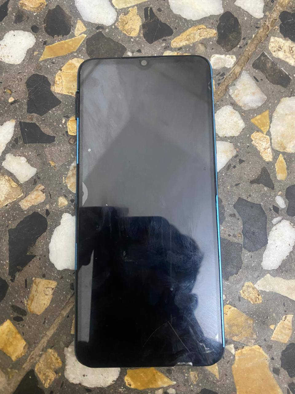 السلام عليكم انفنكس للبيع الجيجا 64 بطاريه 5000 بكسر خفيف بالشاشه المايك مال اتصال عطل سعر 75 بمجال *********** بغداد حي طارق
