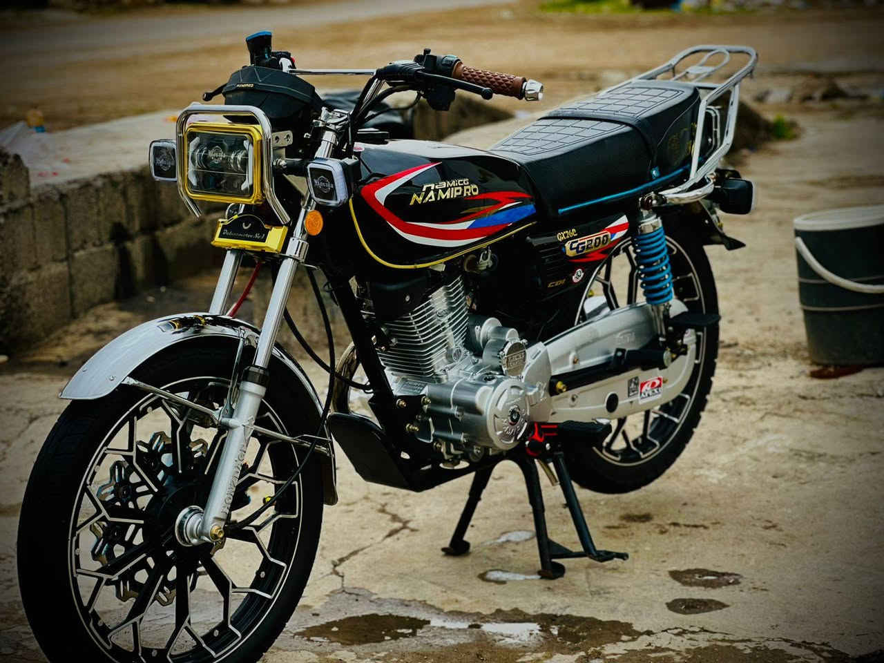 السلام عليكم شباب ماطور للبيع او مراوس نامي برو محسن هونزدة موديل 2025 محرك 200 عليهة صالنصة s400اي عيب ما بي كهربائيات اوراق كامل العداد بي بلاتوث بلادي شراي تعال خاص او رقم ***********سعر خاص
