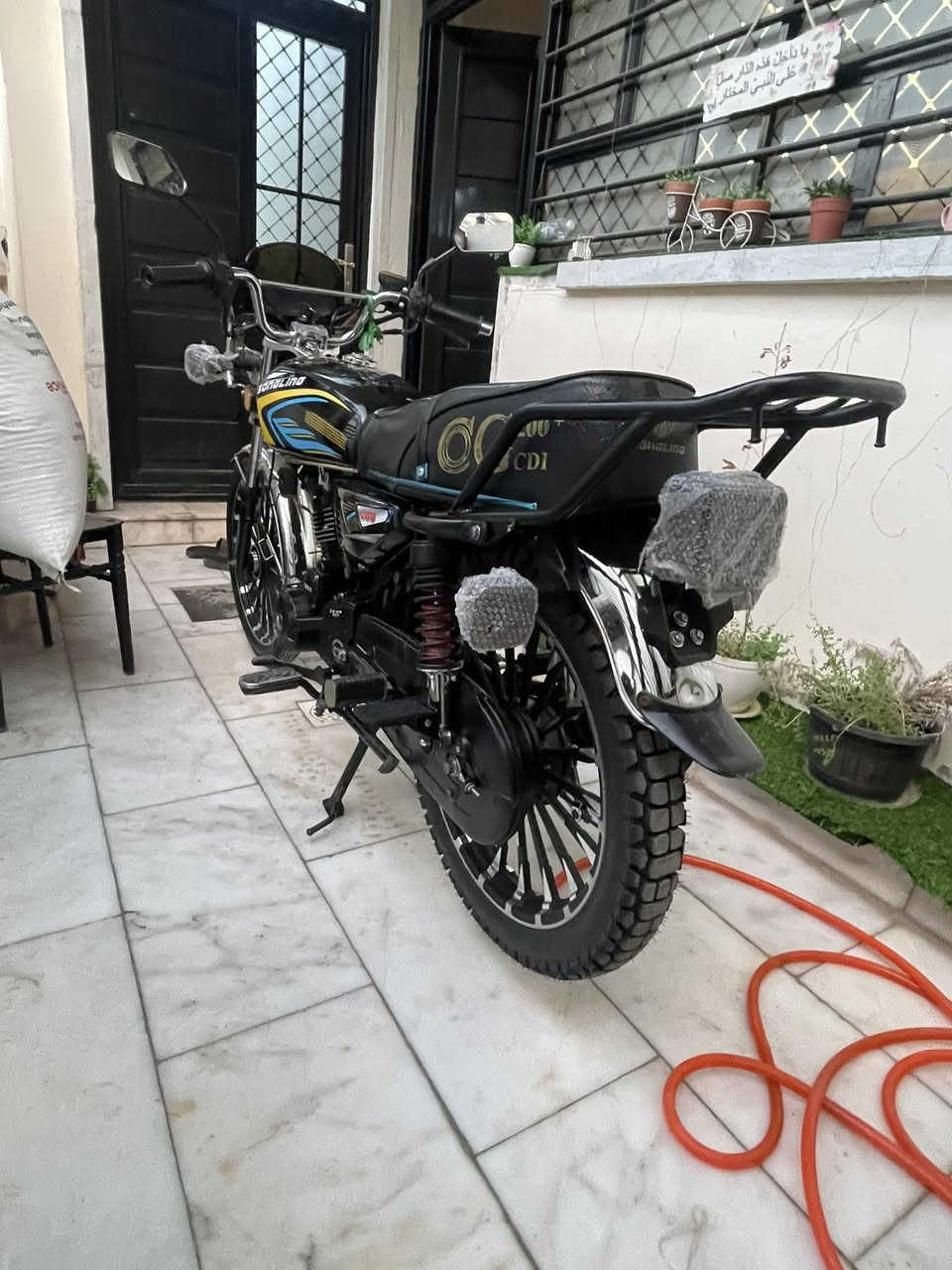 السلام عليكم للبيع سونك 2026 { ضاغطه وزنجيل }الدراجه بحالت الوكاله اوراق كامله كهربايات كلها شغاله حجم المحرك { 200} كهربايات من الطول للطول شغاله نص نكره سلف شلعه ومعدل طياره السعر{ 900 }وبيها مجال قليل *********** بغداد / الكريعات
