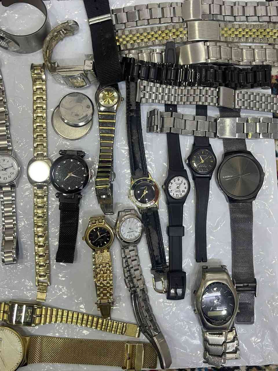 السلام عليكم ساعات كوارتز نص يشتغلن ونص يحتاج بطاريه ومن ضمن المجموعه ساعه واحده اوتماتيك عاطله رجاليه ريكو 
الساعات كلهم باله ومع سيوره  كل المجموعه 30 قطعه مع سيوره خلي سعر مناسب وآخذهم الف عافيه ورزق على الله


**إذا كنت صاحب هذا الإعلان وتريد حذفه لأي سبب، رجاءا أرسل رسالة إلى الدعم الفني**