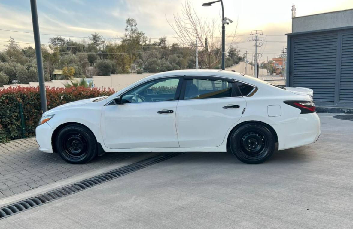 نیسان ئالتیما 2016 سپی بەفری 
 كامێرەی پێش و دواوە 
140 هەزار ڕۆشتووە 
سەنەوی و هەزەی تازەیە 
دوو پارچەی بۆیاغ ( بۆنیت + چاملغ ) 

سعر : داوای بکە لە کۆمێنت ڕاستەوخۆ بۆت دێت 🤖 

بەحاڵ قرچێكیهەیە  ئێرباگ بەس سوكان 
چوارتایەی لۆك
گێڕ و مەكینە بەشەرت زۆرر خاوێنە

بۆ زانیاری زیاتر پەیوەندی بە خاوەنی 

***********
