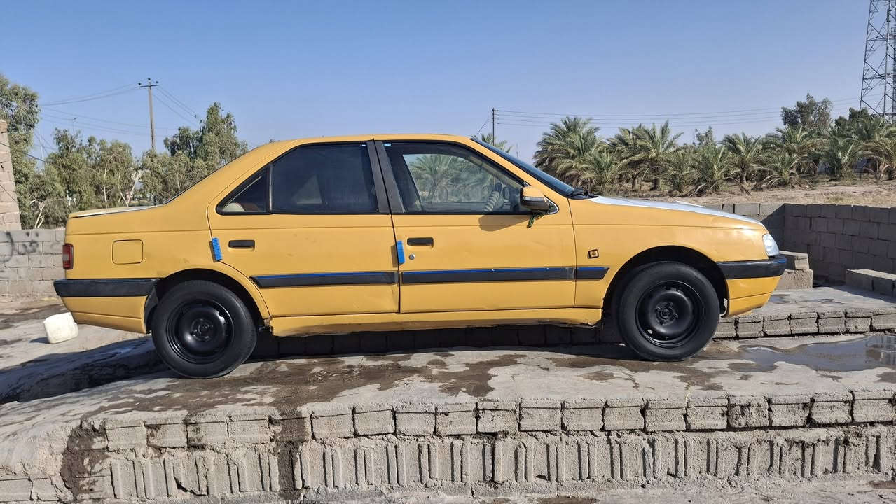 سلام عليكم سياره بيجو 405للبيع سياره جاهزه من تبريد تخم تايرات جدد مصفرا هيه وغرامات كير ومكانه كارتون موديل 2015 السعر 35وبيه مجال للطيبين ***********
