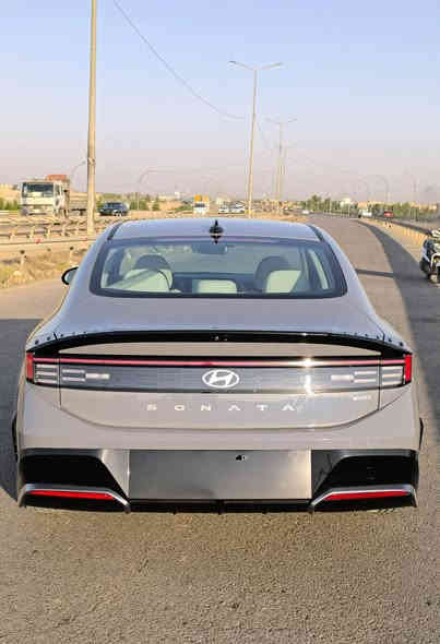 للبيع هيونداي سوناتا موديل 2025 Hybrid 
وارد امريكي زيرو دخول جديد 
--------------------------------
 * المواصفات * 🏅🥇
• بصمة دخول ذكي تشغيل عن بعد 
• رادار تحديد مسار مثبت سرعه 
• شاشة متصلة اندرويد أوت - أبل كار بلي 
• شاحن لاسلكي - منافذ شحن 
• تبريد قطعتين مناخ منفصل تحكمنا لمس 
• كشنات كهرباء - تدفئة كشنات أمامية 
• داريف مود - اتو هولد
• لايت LED أمامية وخلفية 
• كير تعليك 
• باقي المواصفات موضحة بالصور 
--------------------------------
الضرر .
تبدل جاملغ فقط 
إرباك سليم 
عداد المسافة 1500 الف mi
للاستفسار الاتصال على الارقام التالية 

📱- ***********

📱- ***********
