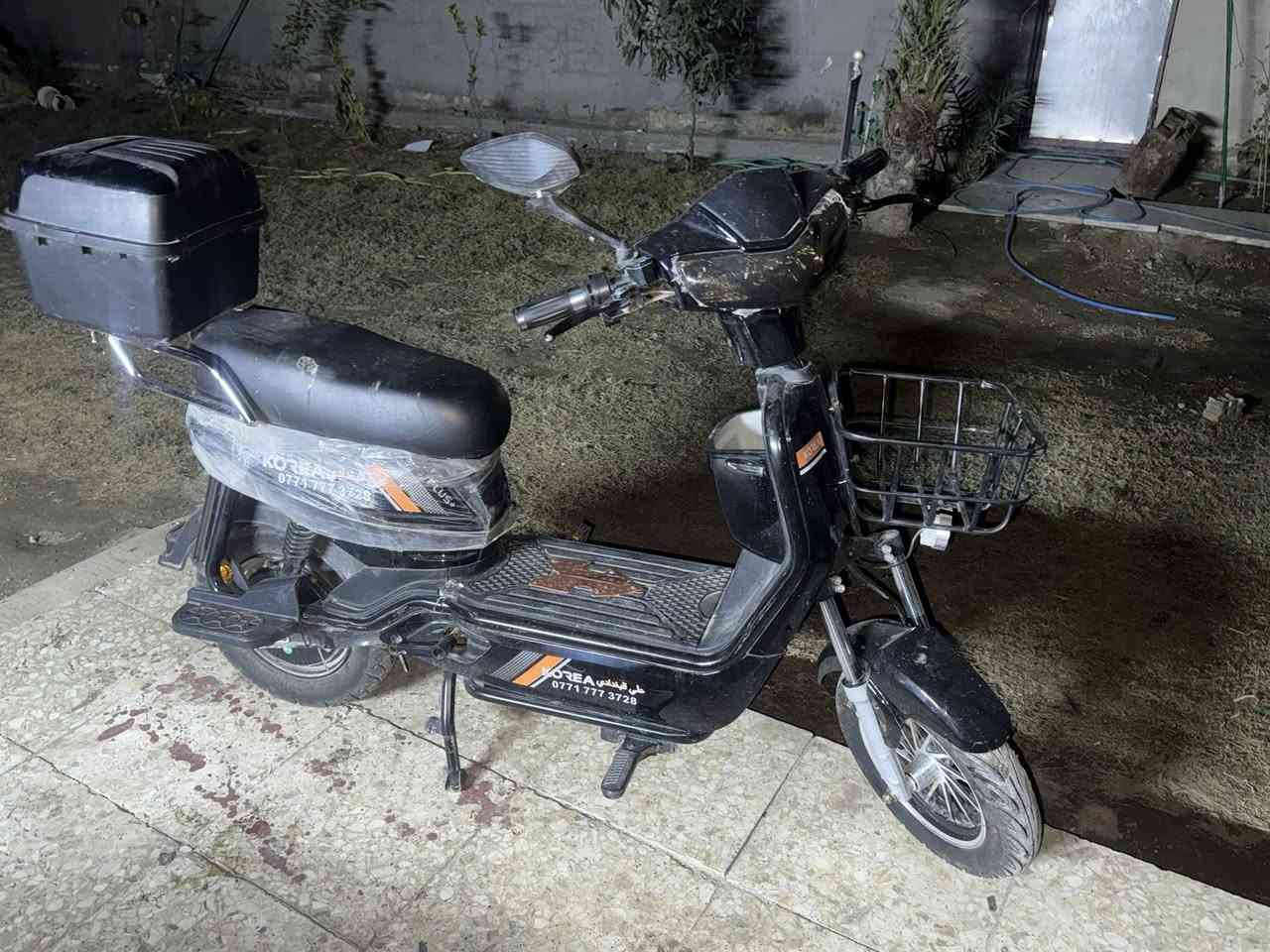 سلام عليكم دراجة شحن خمس بطاريات للبيع جديده قبل شهر و نص اخذتها تمشي 30 كيلو بل شحنة السعر 375 و بي مجال 
   *********** للاستفسار
