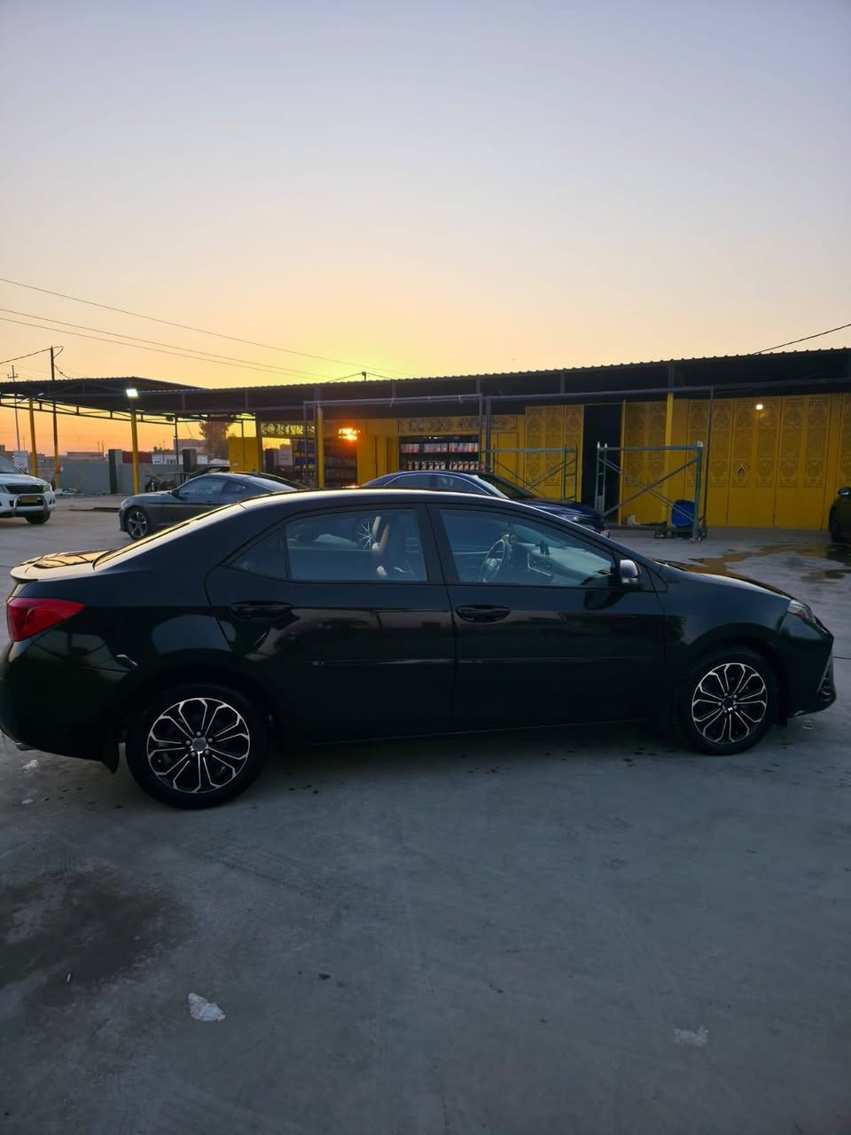 السلام عليكم سياره للبيع
كورلا ١٩ SE
ماشيه ٧٨ وارد أمريكي 
مابيه اي ضرر فقط ضربه جاملغ الأمامي تقريبن شبر 
محرك والكير شرط 
السعر ١٤٥ وبي مجال للشراي 
***********
