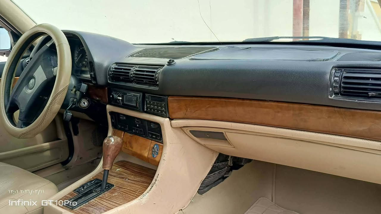 BMW 1990 735
محرك كير جدد عالفحص 
حداديه خلفي امامي جديده 
تخم تاير تخم ويل خليه 
كهربائيات شغاله 
تبريد نقص كلج كمبريسر وغاز 
سلايت روف 
كفاله من حادث وخياس وتصليح 
داخل جلد بيجي 
نظافه الصبغ 75% 
نظافه الداخل 80% 
مكانه الانبار #الحبانيه 
السعر 42 💲 بيه مجال 
***********

