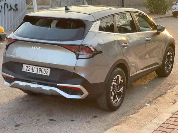#السلام_عليكم 
#للبيع 🚘👇 

_________________________ 
- كيا سبورتج KIA SPORTAGE 2023
- وارد امريكي
- رقم اربيل وكاله او تحويل 
- مكينه  2500 GDI
- ماشيه 9 الف
- السعر 179  
المواصفات :- 
* شاشه  حجم الكبير + كامرا 
* سايد بريك بصمه 
* تحديد مسار + قياده ذاتيه 
* رادار امامي + خلفي  
* قطعتين تبريد 
* 3 وضعيات قياده 
* اوتو هولد 
* تحكم  ستيرن 
* مانع انحدار 
* شاشه اعطال
* اوتو ستوب 

_________________________      
- حادث السياره قبق جنطه  + بنيد 
- بارد جاملغ خلفي 
- رقم الشاصي 
- KNDPU3AF4P7048917
- مكان السياره بغداد   
- للاستفسار 
- *********** بغداد
