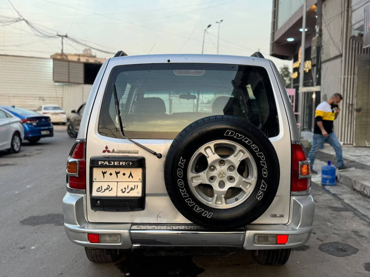 *********** 
باجيرو  ٢٠٠٢ رقم مميز 
سياره بدون صبغ بدون ضربه 
محرك ٣٥٠٠   بلادي 
تبريد  ثلج  ٣ قطع
٧ راكب 
شاشه وتخم تاير و باتري جديد 
غرفتها  جديده وبلاديه  اني مغلف كشنات القديم  كله نظيف كلش
صدر امامي خلفي جديد 
جاهزه  وخير من الله 
داخل صاج 
كير اوتو 
تبريد  ثلج 
تبريد  ٣ قطع 
كشنات كهرباء 
ريموت
فور ويل 
شرط التحويل   الوكاله جديده 
مسويلها هزه  جديده  بالمرور
سعرها  ٦٥   ورقه 
مكاني اعظميه سبع ابكار 
اتصال فقط مكلف بلنشر 
***********
