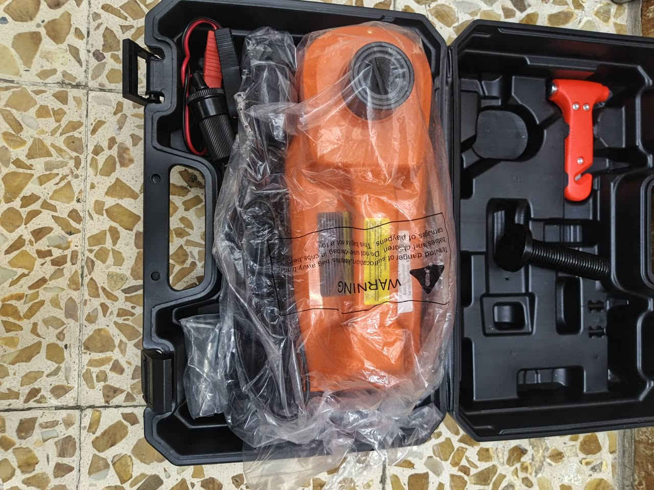 سلام عليكم من رخصه الادمن عندي هاذه الجك يشتغل على جداحه السياره ويشتغل على الباتري مباشر جميع أنواع السيارات قطعه اتخبل ***********واتس فقط سعر ٨٠الف مع هديه أرضيات سياره جلد جوكر
