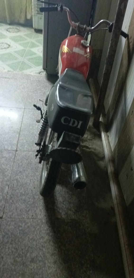 دراجه للبيع كلك كلك شاصي نامه  كشن تانكلي كله جديد (سعر ٢٥٠ )عنوان سوق الشيوخ رقم 
***********
ملاحضه الدراجه بيه تبخير قليل
