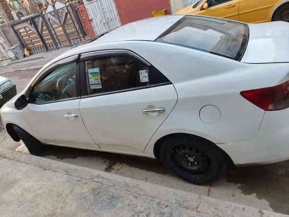 سيارة كيا فورتي موديل 011 2 وارد خليجي فول مواصفات فتحة كشتات تدفئة مرئي شفط محرك 1600 بيها طخة بلجاملغ الخلفي سيارة جاهزة وحلوة رقم بابل مشروع وطني السعر 85  وبيها مجال الشراي يتصل مامتواجد على الفيس مكان السيارة بغداد البلديات تلفوني *********** بغداد
