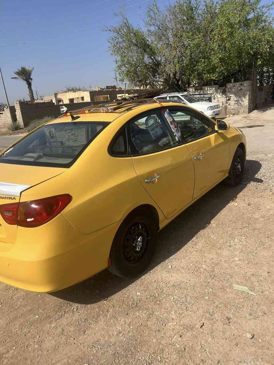 للبيع سياره مقدس. بالواقع احلا من الصور تجي وشوف بعينك  موديل 2009 محرك 1600 دكشن عالي.  سياره   وراد خليجي  ماناقصه اي شي    سياره بسمي تحويل ثاني يوم  السعر 90 وبيه مجال للشراي المكان مشروع الوحده قرب مجمع بسمايه  ***********
