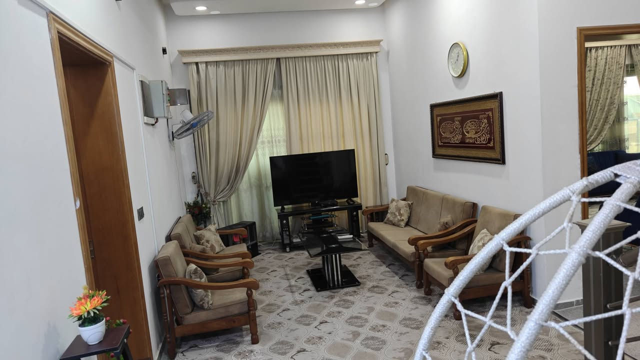 💠مجمع جوهرة المحيط
💠 للبيع المستعجل / مجمع جوهرة المحيط / الكاظمية 
💠شقة دوبلكس طابقين ركن عند مدخل بوابة المجمع
💠مساحة البناء (الطابق الارضي +الاول) = 353.05 متر مربع
💠تأسيس كامل للمطبخ في الطابق العلوي 
💠مطبخ تصميم ايطالي مؤثث كامل في الطابق الأرضي 
💠صالة واستقبال + 4 غرف نوم (2 غرف نظام سويت حمام كامل المحتويات) 
💠2 حمام رئيسيات ( جميع الحمامات كاملة التاسيس) بالطابق الارضي و الثاني
💠وجود مدخل للبيت من الطابق الارضي ومدخل مستقل خاص بالطابق الثاني
💠نظام تدفئة وتبريد مركزي + موقف سيارة + نظام حريق + زجاج مزدوج عازل للصوت  
💠المجمع يقع في بغداد / الكاظمية مدخل المحيط قرب بوابة بغداد ، خلف مرور الكاظمية بمحاذاة منطقة الطي
للاستفسار اكثر واتس اب :***********
