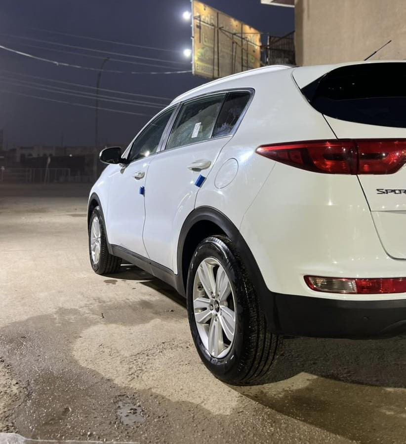 السلام عليكم
كيا سبورتج 2018 خليجي
ماشيه 106 
رقم اربيل انكليزي  تريد تحويل تريد وكاله
السياره بيها خشم البنيد فقط ونفسه مصلح ومصبوغ فقط فقطط
السياره مابيها اي ملاحضات 
سونار البارحه سويته وتريد تجي وتسوي سونار هم ماكو مشكله
غير البنيد مكفوله كفاله عامه والسياره كلش حلوه ونضيفه واحلى من الصور وتجي وتشوفها

محرك 2000 دوش
نص فول
مواصفات عاديه
سويج 
حساس امامي 
حساس خلفي
كامره خلفيه
وباقي المواصفات المعروفه
السعر 158
مكاني بابل حله
‭٠٧٨٦ ٣٩٠ ٣٧٥٦
