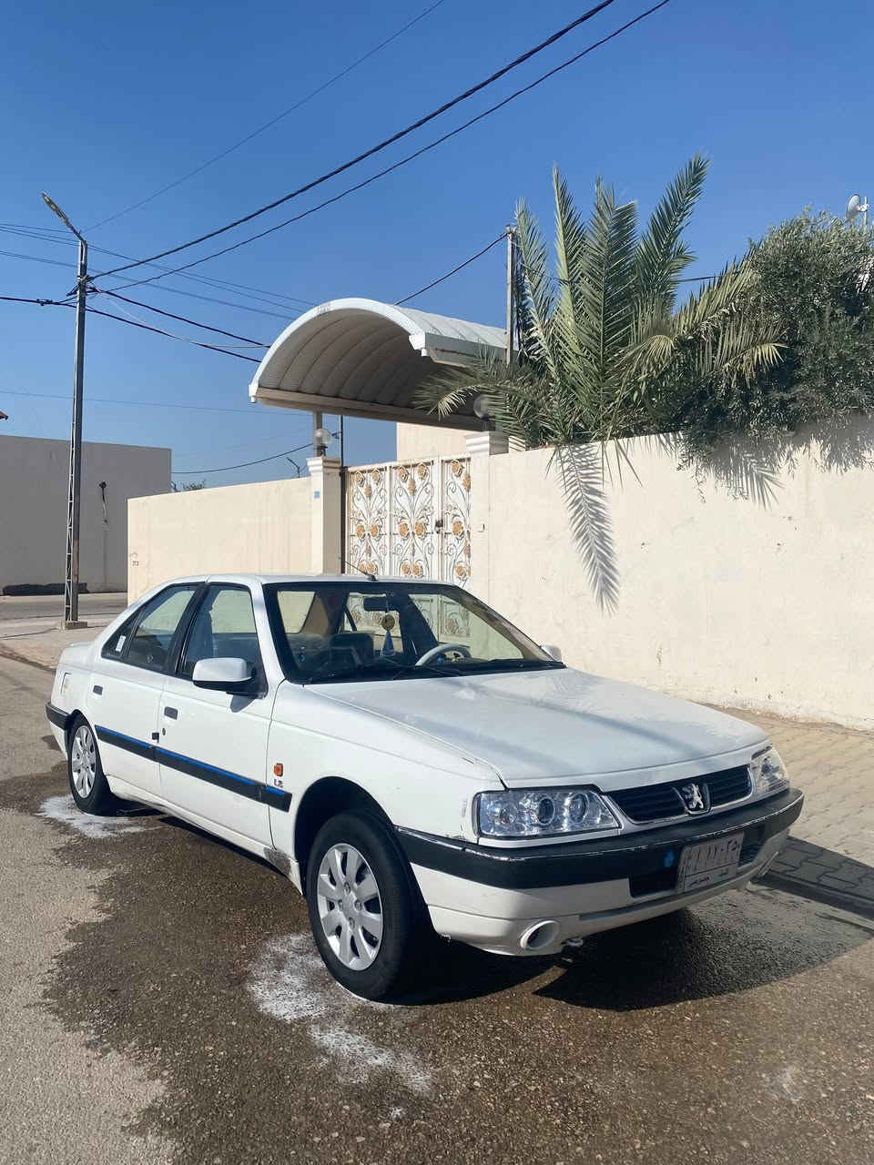 بيجو ٤٠٥ لميس مديل ٢٠١٢ 
سياره جاهزه كير مكينه جديد حاويه فرنسي 
حداديه جديده وتخم تاير جديد باتري جديد 
تبريد ثلج منضومه كامله شاده جديد 
بعدهي علوضع شركه بيه دواير معمره وباب صبغ بدون معجون اثر شخوط 
سعره ٤١ وبيه مجال مكاني نجف حي الميلاد ***********
