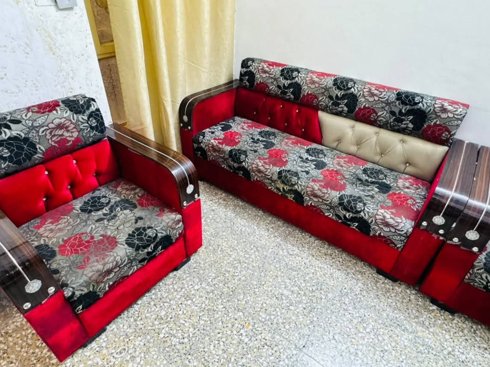 ٥ مقاعد قيم وأخذه مكاني بغداد البنوك ***********
