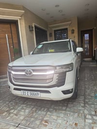 لاندكروز جكسارة ساز موديل 24 ماشية 25200 كم قابل للزيادة مغلفه مكانها ...