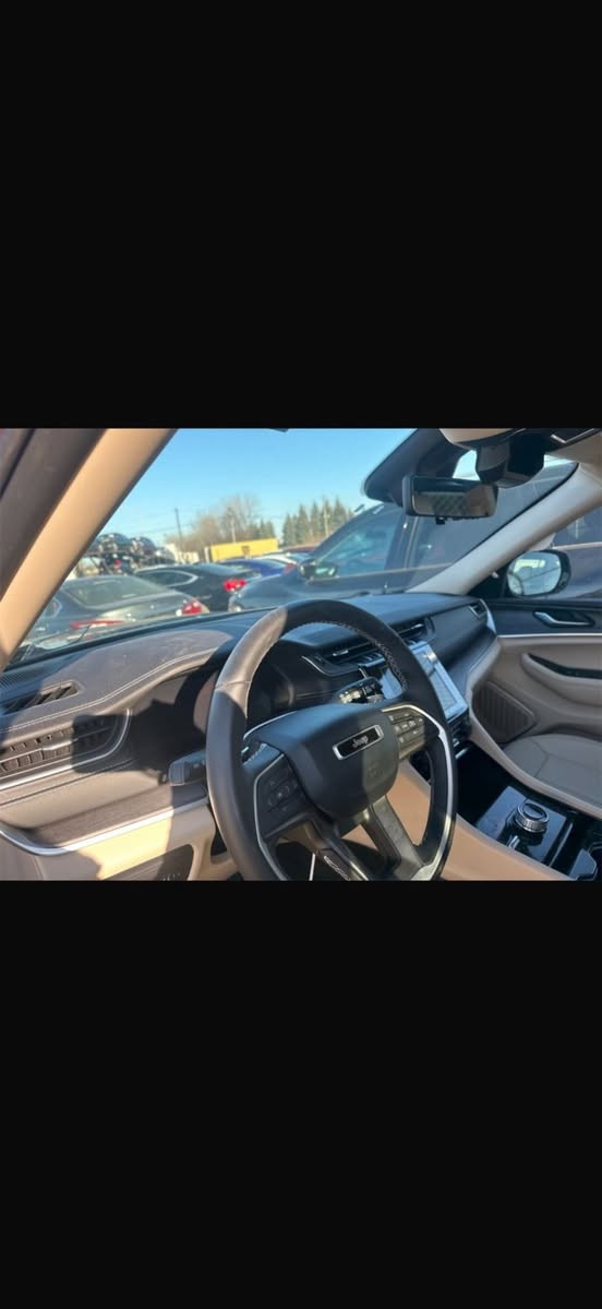 جيب كراند شيروكي ليمتد
السلام عليكم جيب ماروني رقم بغداد
السيارة فول مواصفات 
٥ كامرات وكامره في المرأة 
كشنات امامي خلفي تدفئه تبريد
صندوق و ستيرن كهرباء
وبعد هواي بيها مواصفات
السيارة كلش نظيفه 
حادث جاملغ خلفي صبغ فقط
وصندوق مبدل نفس اللون
السياره ماشية 30,000 
السياره رقم بغداد مميز 
***********
