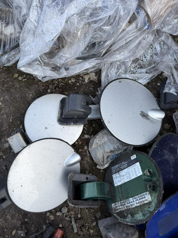 وصول أدوات حاويه موصل كوكجلي مجمع اسود الرافدين كراج الرايه يوجد توصيل لجميع المحافظات للتواصل الاتصال ع الرقم ***********
أو واتساب الصفحه
أدوات بزون موديل ٩٤ إلى ٢٠٠٢
