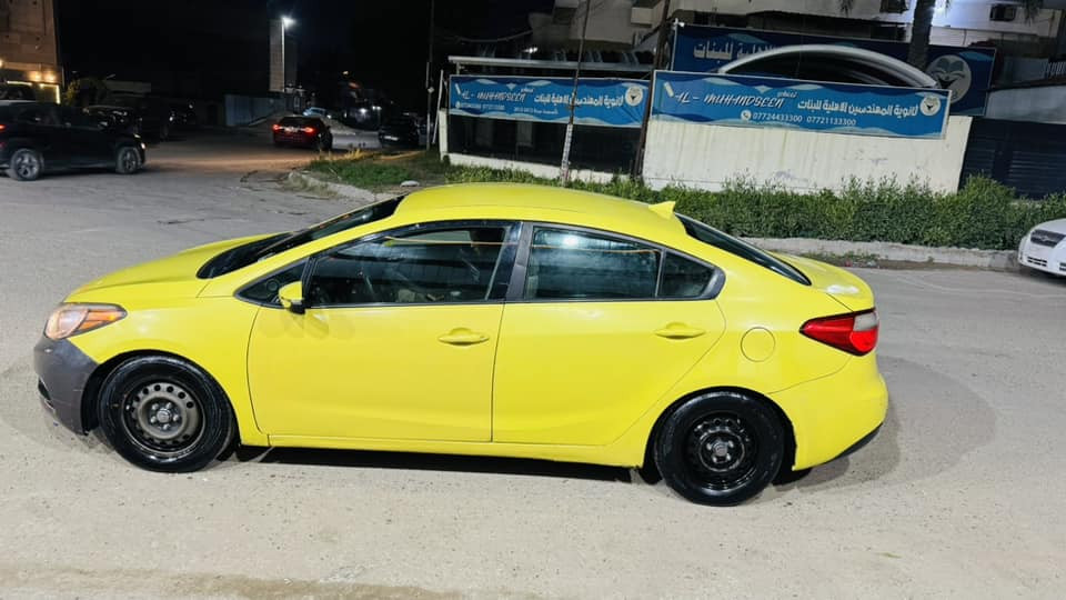 سلام عليكم فورتي موديل 2015 السياره وارد امريكي مكينه 1800 دوش شادها جديده قبل شهر السياره باسمي بيها حادث بابتين جهت السايق ومبدلات اصلي رايدها 112 وبيها مجال للشراي مكاني بغداد رقم ***********
