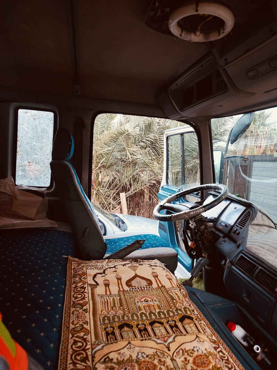 السلام عليكم  هينو طيره فحل 8 برغي سكس مديل 97 مكينة 8 سلندر مكينه وكير وشاصي خير من الله السنوية 27 شرط التحويل الحموله 16 طن تانكي ياباني اصل رقم بصره السياره جاهزه للعمل العنوان البصره قضاء الدير رقم عله الرصيد ***********
رقم الواستاب  *********** 
السعر (147) ورقه
