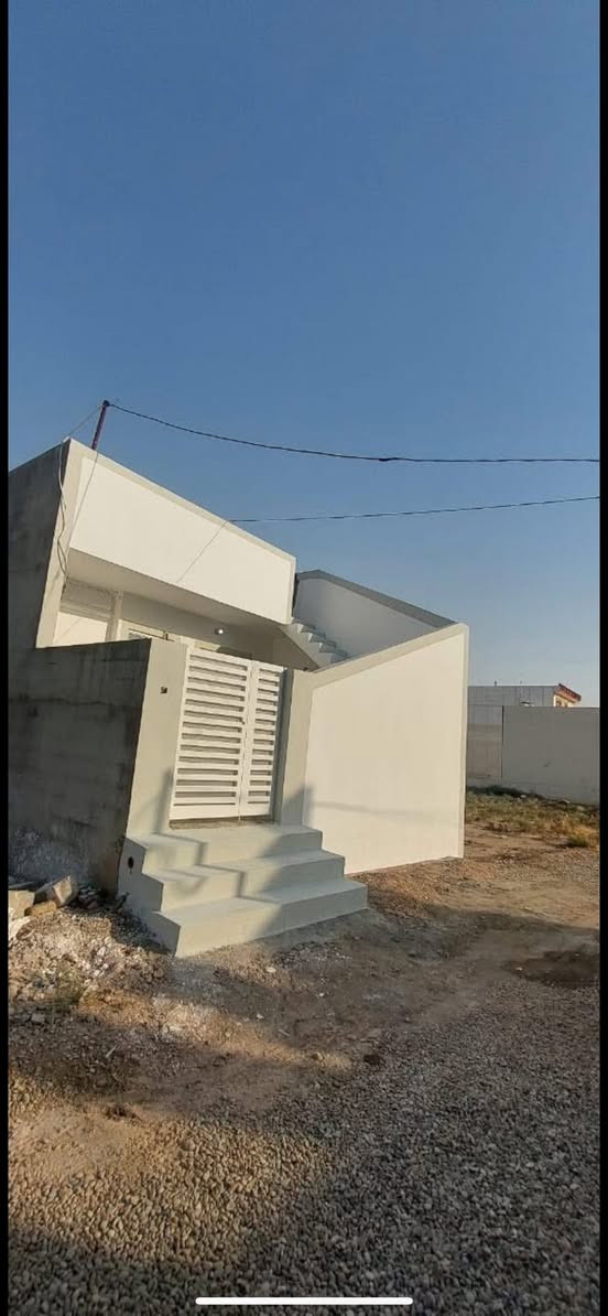 🏘🏘بيت للبيع ديالى خانقين / حي الموظفين 7 نيسان مقابل المركز الصحي خلف المحلات بالبداية اول فرع طابو صرف مساحة 125 
طابق واحد درج خارجي 
1 غرفة نوم واستقبال وصالة داخلية ومطبخ ومجمع صحيات البيت سقف ثانوي بدون سيراميك مع بير ماء 

السعر / 51 مليون بي مجال بسيط  

للأستفسار اكثر اتصال بالارقام فقط 
***********
***********
مكتب فريا موفق للعقار
