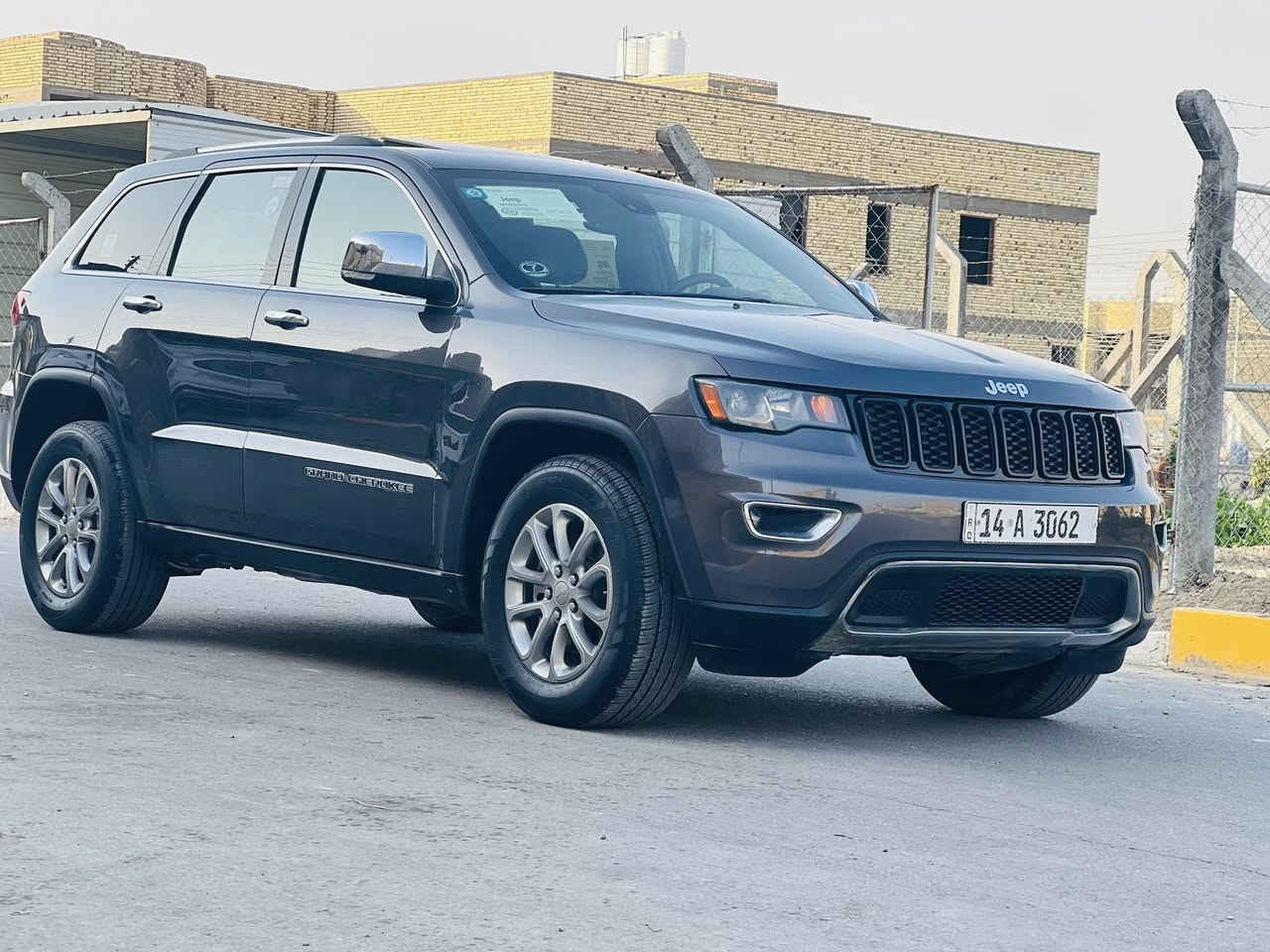 سلام عليكم 
جيب لاريدو 2020اصل رقم بصره بسمي وارد أمريكي بيه جاملغ وبنيد  تبديل مواصفات السياره بصمه فتحه  كشنات جلد جنطه كهربائيه توقف ذاتي شاشه ايباد ويل كروم حساس امامي خلفي لد امامي  منضومه زنون يدات نيكل داخل لونين 6سلندر سياره جاهزه مكينه وحداده وتبريد وتخم تاير كله ع وضع الشركه والاستفسار ع هذه الرقم *********** مكاني ناصريه السعر 210
