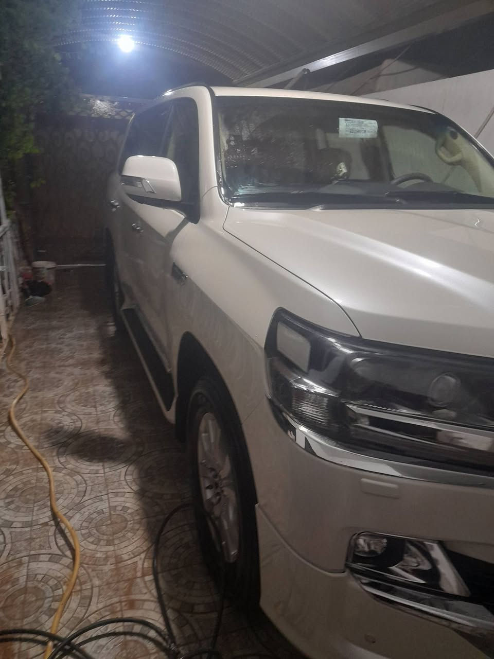 السلام عليكم سياره لاندكروز 2017 جي اكس ار قول وايديشن اربعه كامرات سياره جاهزه ماشيه ١٢٥ الف ماشيه السياره جديده مال جناي السعر 515 وبيه مجال الشراي ولحاب يتصل هاذا رقمي *********** بس لا أحد يراسلني ايكلي ما اكوا هيج سعر تمام عيني السياره اعيد واكول خالي وأخويه السياره مال جناي السياره بيه بس شخط بصيط بلباب لبصف السايق والورا والسونار ماله موجود تخم تاير جديد دهن جديد شرط لا صبغ لا ضربه اوكي عيني  رقم السياره السليمانيه السعر اذكره مره ثاني510 العنوان ابو غريب حي الشهداء قرب جمعيه العمار والنقطة الداله هيه محطه جوهره العدنان الحباب يعلق وينطيني سعر ماكوا اي مشكله انشالله نتفق كولو مو زين عمي وبعد مواصفات 2017 معرفه شكرن
