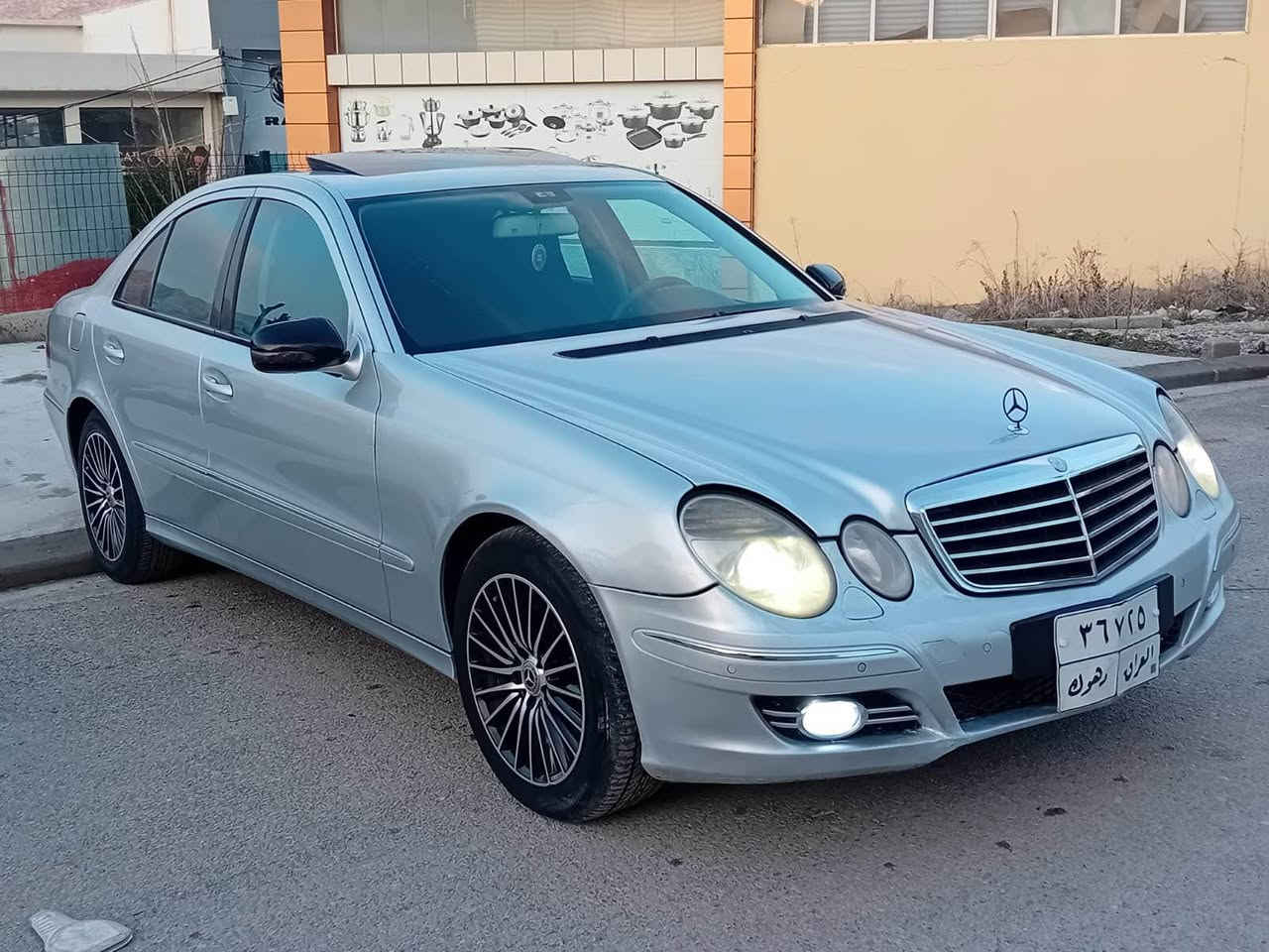 للبيع نقداً… مارسدس E200 موديل ٢٠٠٨… محرك ٤ سلندر… كير اوتو…. سلايت… كشنات جلد وكهرباء وهيتر… السيارة كلين بدون دعم ولا صبغ كلهه بلادية ومابيهه اي نقص ولا عيب حيل مرتبة… السنوية جديدة… المكان دهوك… السعر ١٢٥ ومجال… للاستفسار 
***********
*********** دهوك, العراق
