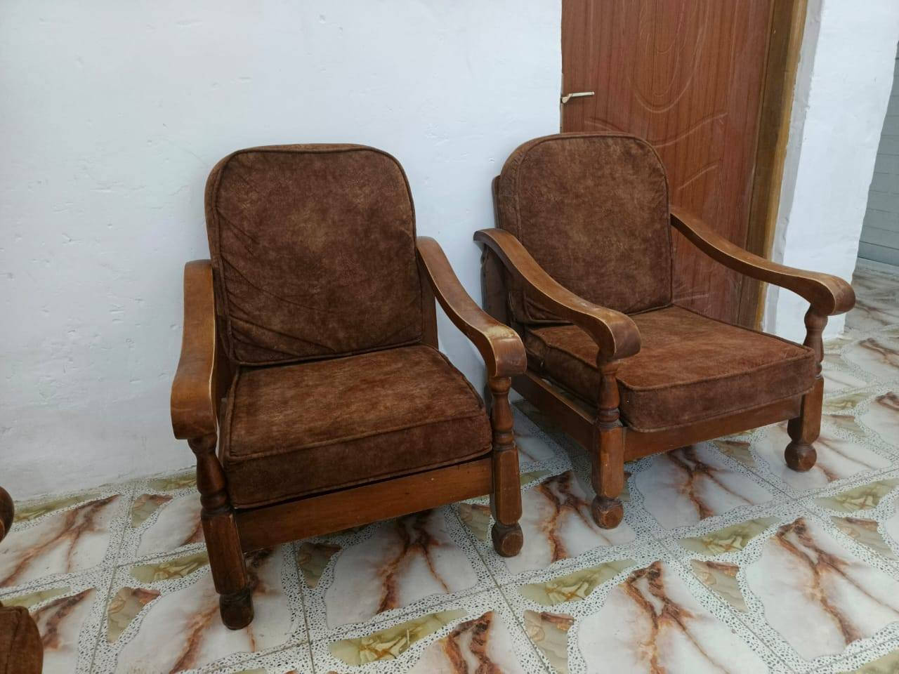 تخم صاج ٧ مقاعد نضيف السعر ٢٢٥مكاني مشخاب ***********
