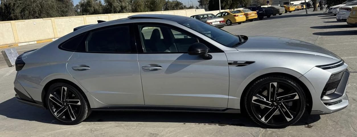 سوناتا N لاين موديل 2024
السيارة كلين تايتل، فقط بارد بسيط
المواصفات: فول 1/1
محرك 2.5 لتر تيربو
الممشى 6 آلاف مايل
بصمة تشغيل
دخول ذكي بالبصمة
حساسات أمامية وخلفية
رادار خلفي مع توقف ذاتي
لايت زينون + LED أمامي متصل
بك لايت LED متصل
هاند بريك كهربائي
شاشة عدادات ديجيتال متصلة
شاشة Apple CarPlay و Android Auto
كاميرا 360 درجة بثلاث وضعيات تصوير
إنارة داخلية LED بعدد 64 لون متغير
مقود جلد مع شفتات تبديل سرعات
مثبت سرعة Cruise Control
مبدلات قيادة وأوامر صوتية
شاحن موبايل لاسلكي
منافذ طاقة Type-C
مقاعد سبورت جلد + شامواه بحرف N
تحكم كهربائي بالمقاعد الأمامية
تبريد وتدفئة مع مناخين منفصلين
تطعيم داخلي كاربون فايبر سلفر
أرضيات وصندوق وكالة أصلي
رقم السيارة مميز جداً
الموقع: بغداد 
اي استفسار الاتصال على الرقم ***********
