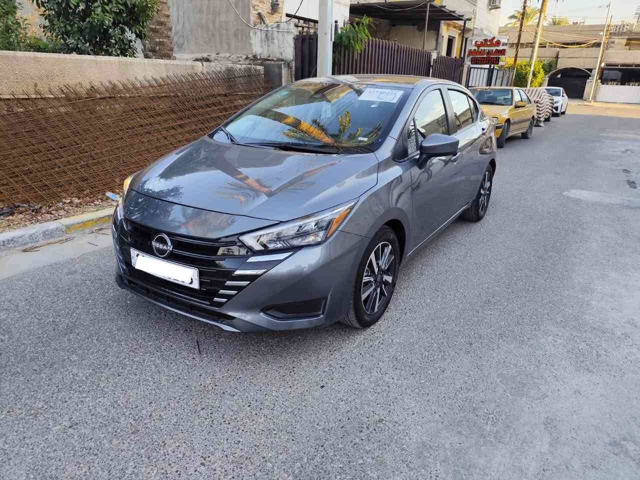 ✨ سيارة بحالة الوكالة، استخدام شخصي، نظيفة جداً وماشية فقط 1,500 ميل جديدة بكل معنى الكلمة
المواصفات: ✅ موديل 2025 – فئة SV
✅ شاشة وكالة
✅ Apple CarPlay وAndroid Auto
✅ شحن لاسلكي للموبايل
✅ مفتاح ذكي (بصمة) 
✅ كاميرا خلفية
✅ حساسات خلفية
✅ جنوط ألمنيوم
✅ مثبت سرعة
✅ محرك اقتصادي وناقل أوتوماتيك CVT
🔹 الممشى: 1,500 ميل فقط
🔹 اللون: رمادي معدني
🔹 الحالة: لا تحتاج أي مصروف، جاهزة للاستخدام.
💰 السعر: 130$ ، وبيه مجال للجادين فقط.
📍 الموقع: بغداد
📞 للاستفسار الاتصال أو واتساب:
***********
✨ سيارة بحالة الوكالة، استخدام شخصي، نظيفة جداً وماشية فقط 1,500 ميل جديدة بكل معنى الكلمة
