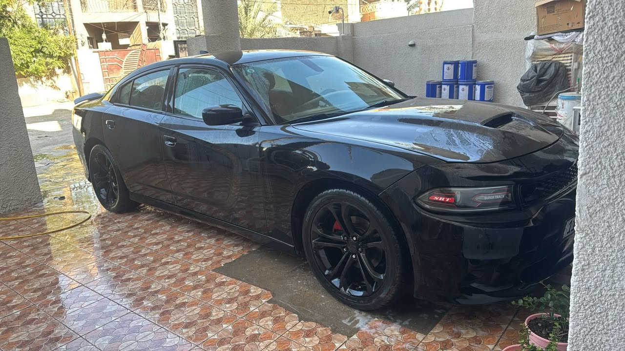 جارجر موديل 2016
حجم المحرك 3600
نظيفة جداً صور الحادث مرفقة 
بيهة صبغ 3 قطع السيارة ممتعوبة مال طيار يعني من المطار للبيت 
رقمهة الجديد بغداد مكانهة في الدورة 
السعر 164 بيهة مجال بسيط 
اني ناشر فقط الافضل تتصل ع صاحب السيارة
***********
