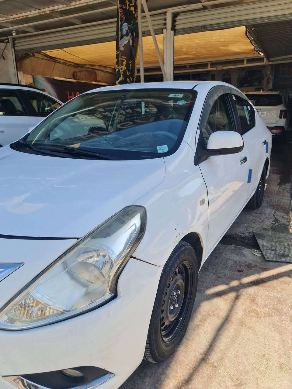 السلام عليكم 
سني 2021 هندي رقم اربيل شرط التحويل 
محرك كير على وضع الشركة السيارة بيها نص قبق الجنطة صبغ فقط وبارد بسيط 
السعر 98 وبيها مجال بسيط 
بغداد حي الحسين قرب جسر العامرية ***********
