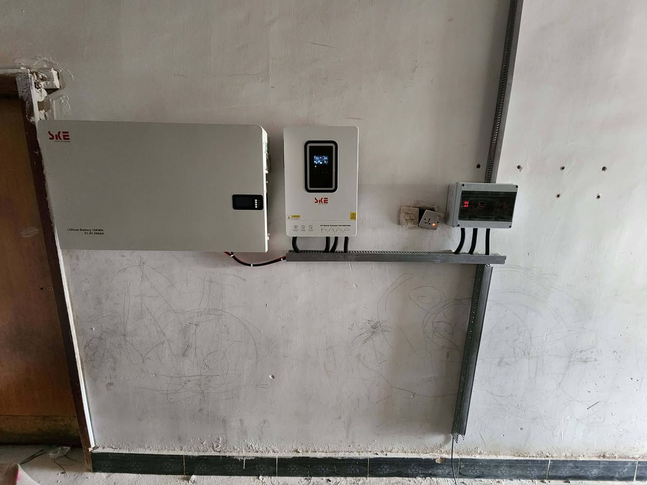 تم التنصيب ولله الحمد.
السعر: 3,000,000
عملائنا الجدد : 
1_تحسين احمد ظاهر
2_ محمد خلف رجب
موقع التنصيب: صلاح الدين/ الشرقاط
تمت إضافتهم الى قناتنا على الواتس أب للمتابعة الفنية الدقيقة.
مكونات النظام: بطارية 10KW، انفيرتر 6.2KW، الواح عدد 5 590W، نظام ATS  مصمم خصيصا، نظام تاريض،SPD، بورد حماية متقدم....
قدرة النظام: (10 نهاري_10 ليلي)
موقع الشركة: الشرقاط/ سديرة وسطى بالقرب من مسجد بلال الحبشي (رضي الله عنه).
للاتصال والاستعلام:
مهندس. عبدالله ***********
مهندس. عثمان ‏‪***********‬‏
