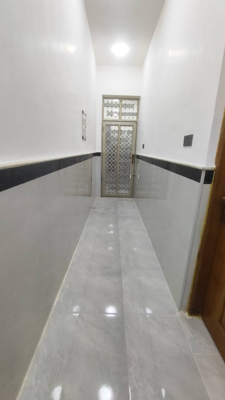 دار للبيع المساحه 100 متر بناء درجه اولى وحديث حي مغريه قرب السوق رقم الهاتف ***********
