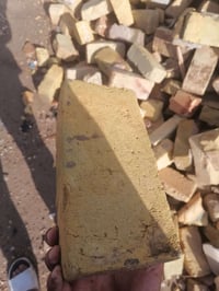 يتوفر عندي طابوك مستخدم قديم درجه اولا بسعر مناسب واصل لباب البيت بغدا...