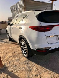 سبورتج 2019 ابيض حرة بغداد مكفولة عدى الباب الخلفي الصدر بارد ماشية 15...